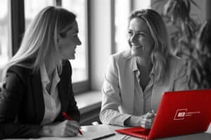 2 жени четат правила за комуникация с Gen Z и Alpha